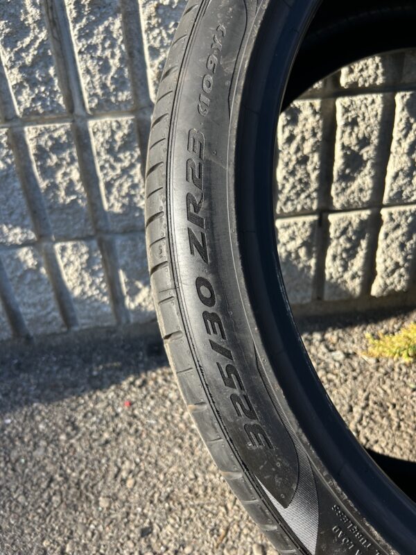 🏁 Premium Pirelli P Zero Tires - Staggered Set! 🔥🚗
